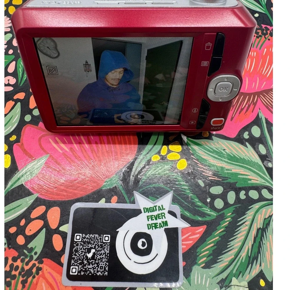 Kodak EasyShare C1450 Digital Camera Red 5x Optical Zoom Bundle Case SD Card